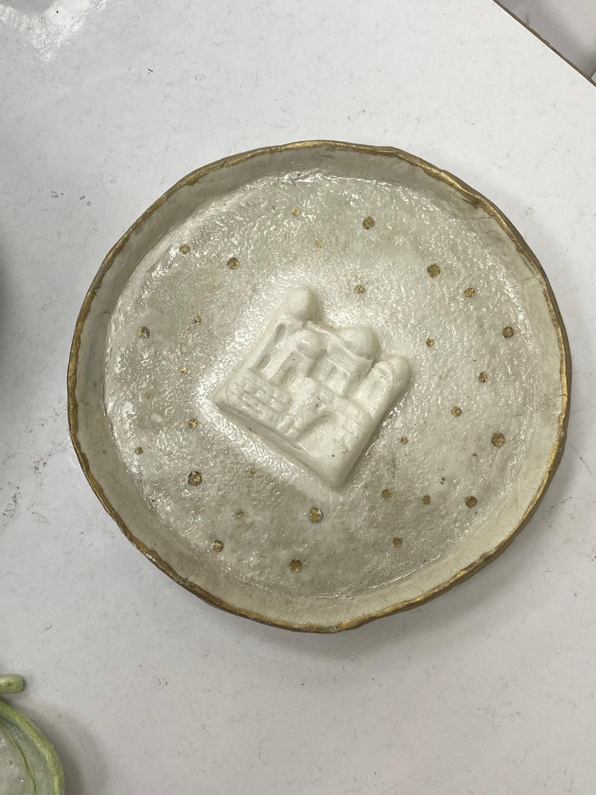 Textured ceramic dish